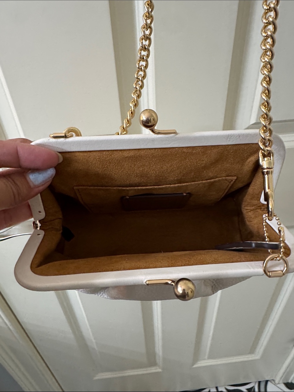 Coach White Pebbled Leather Crossbody with Gold Chain Strap - Picture 3 of 5